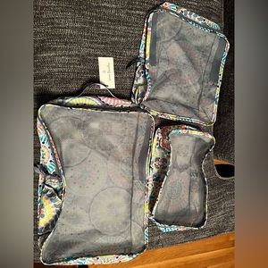 VERA BRADLEY TRAVEL SET OF 3 PACKING CUBES SUNNY MEDALLION NWT COMPRESSION MESH